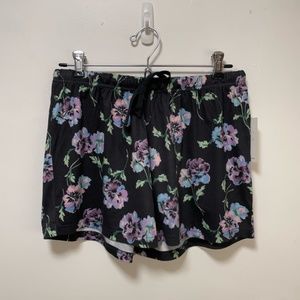 Vera Bradley Pansy Print Short NWT – Black Size S